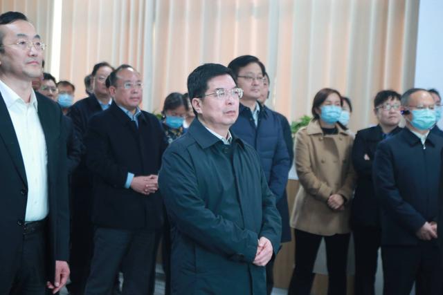 觀摩市中區(qū)中海生物微生物培養(yǎng)基、診斷試劑生產(chǎn)項目。